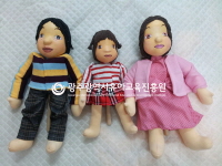 다양한 가족 인형 사진